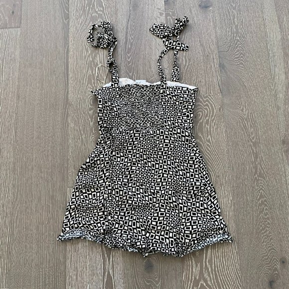 Urban Outfitters Tie-Shoulder geo print mini dress - Picture 2 of 16